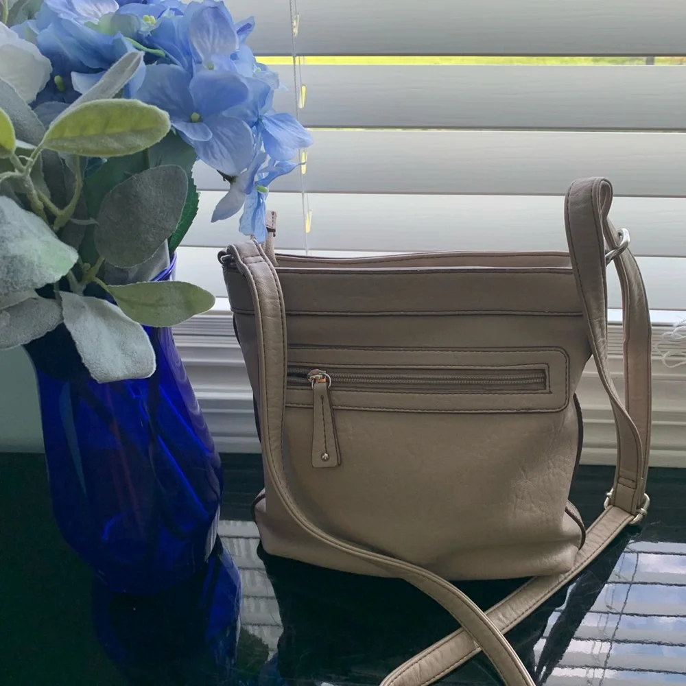 Chaps cross body bag